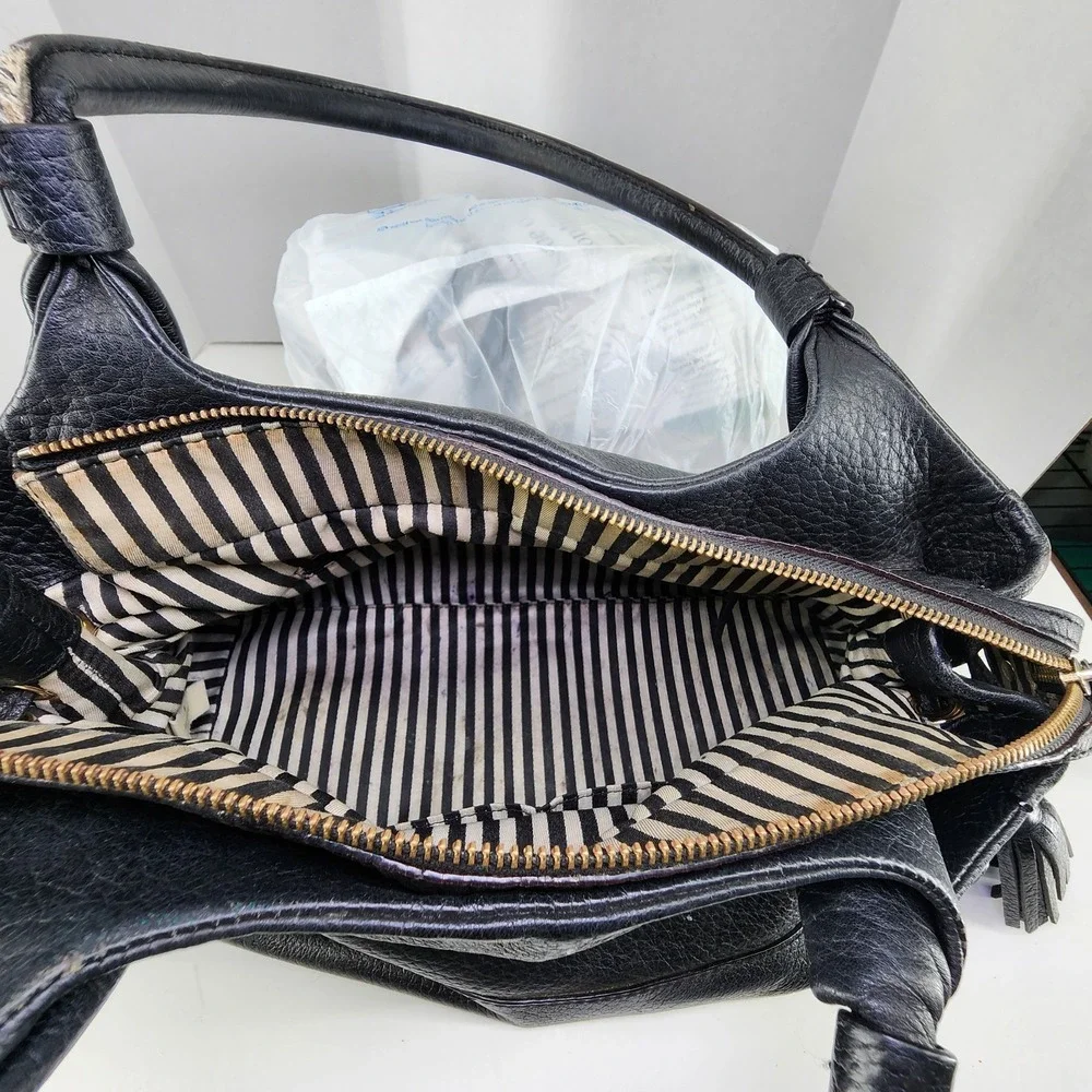 Kate Spade Black Leather Tassel Handbag Purse‎ With Gold Tone Hardware EUC